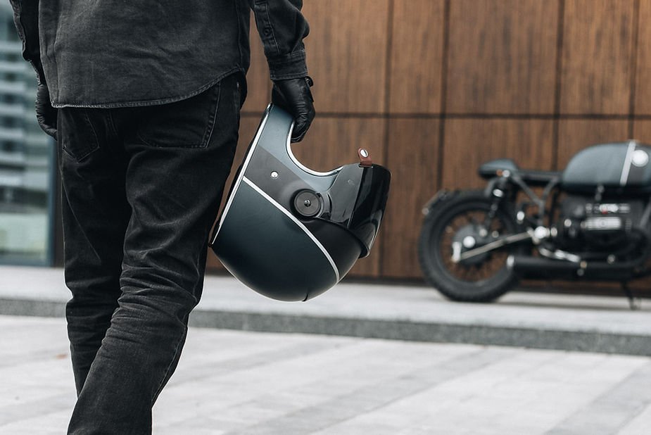 Top 4 Retro Helmets for Classic Motorcycle Riders - RAIZ